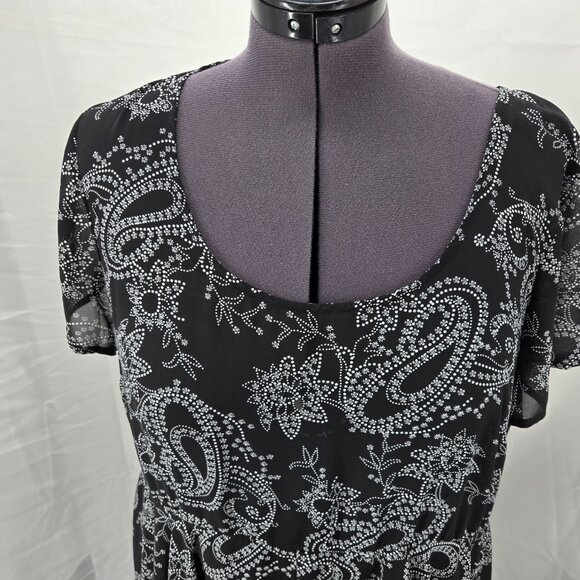 Torrid Asymmetrical Black and White Tunic - Picture 4 of 6